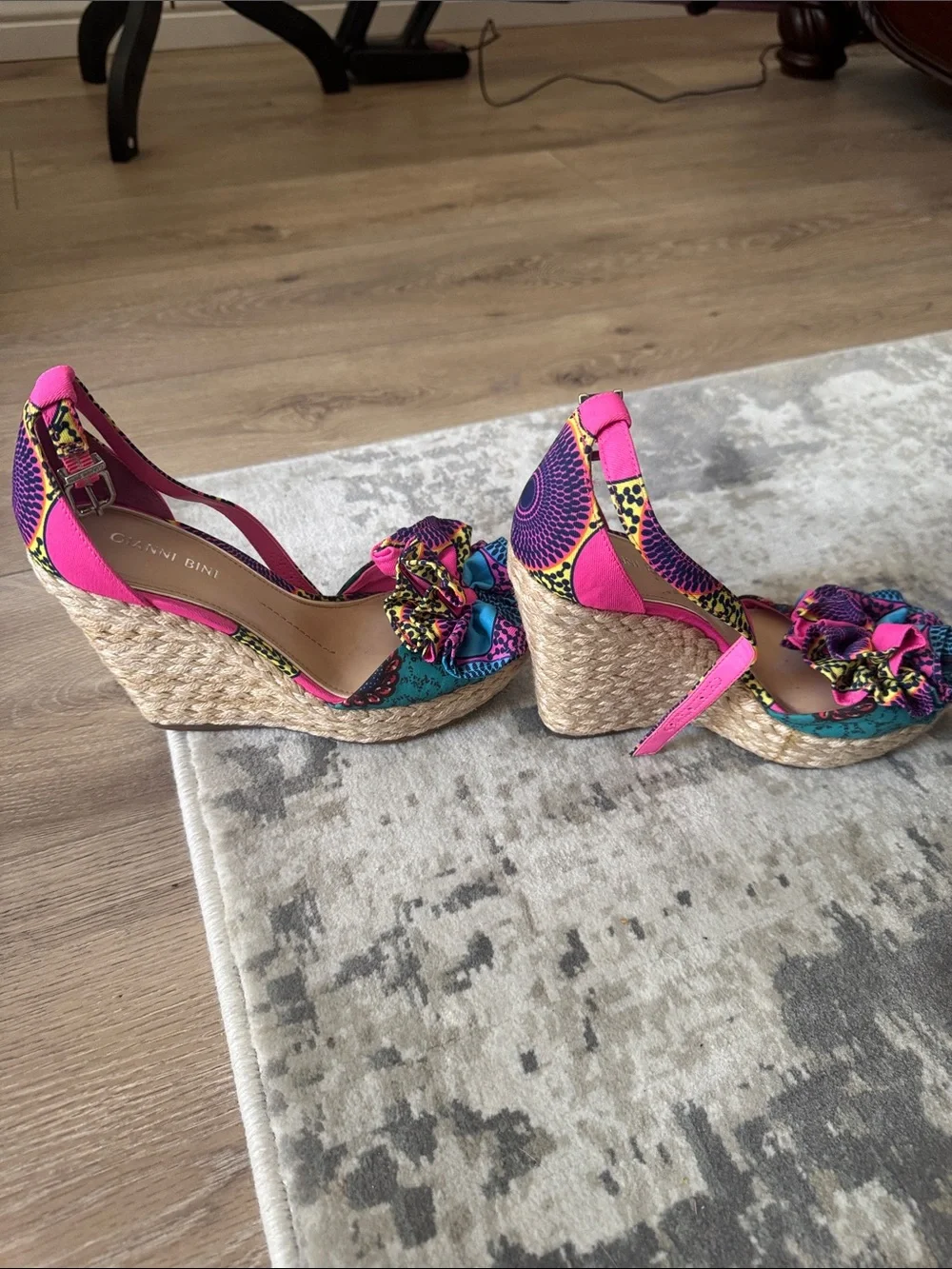 Gianni Bini bright hot